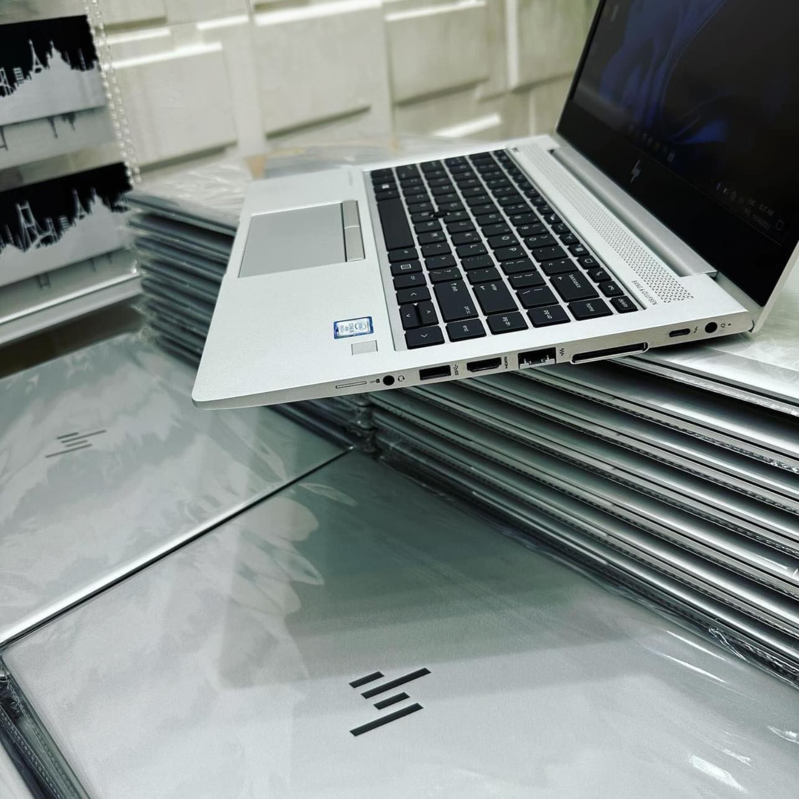 HP EliteBook 830 G5, Intel® Core™ i5 de 8ᵉ génération, 8 Go DDR4, 256 Go SSD