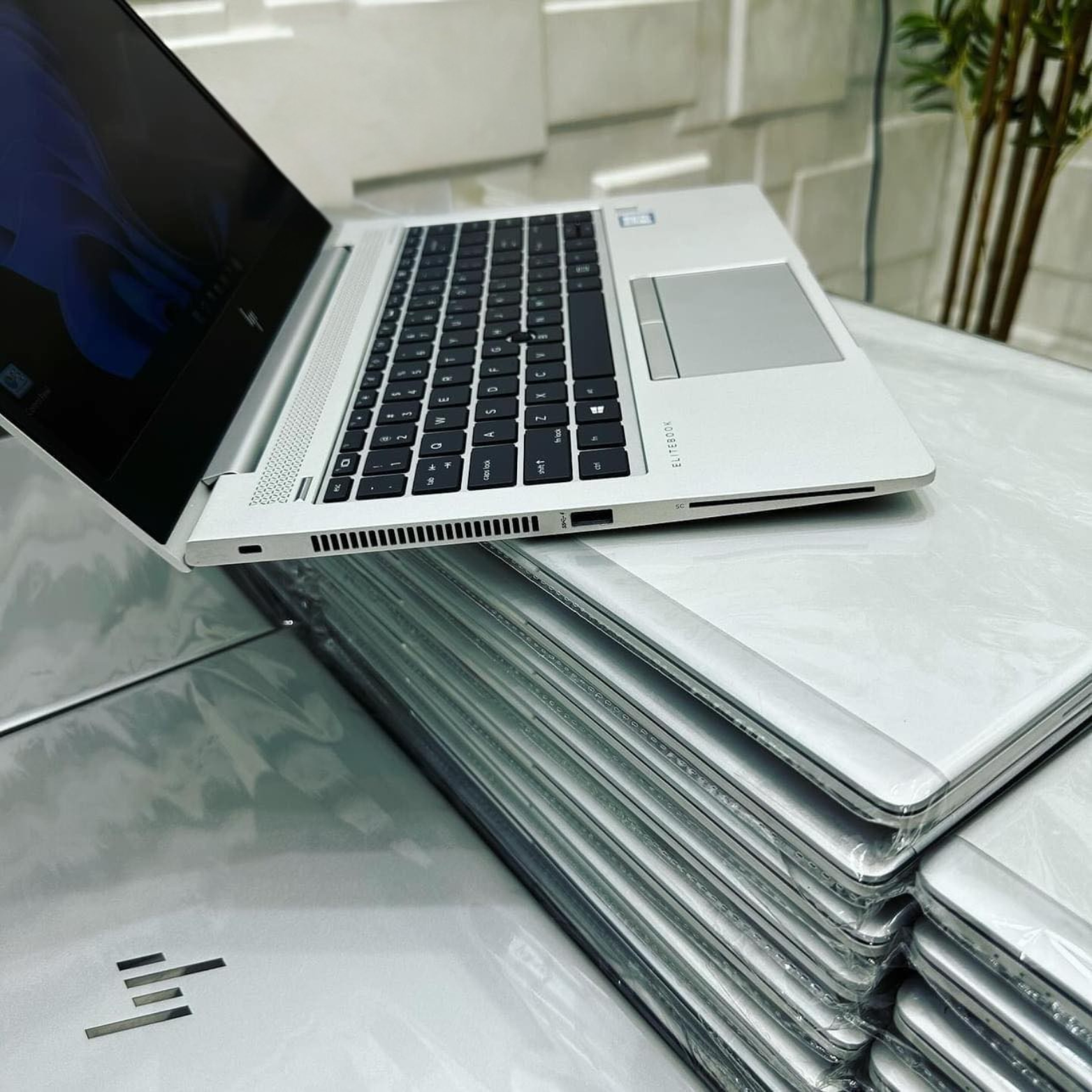 HP EliteBook 830 G5, Intel® Core™ i5 de 8ᵉ génération, 8 Go DDR4, 256 Go SSD