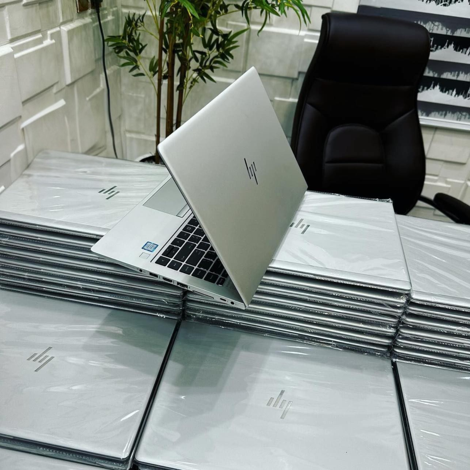 HP EliteBook 830 G5, Intel® Core™ i5 de 8ᵉ génération, 8 Go DDR4, 256 Go SSD