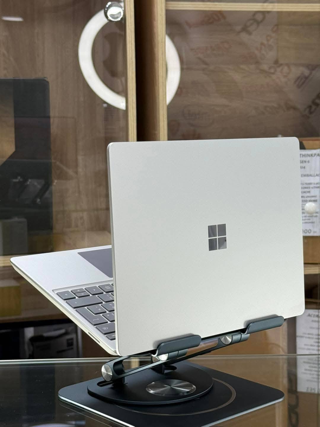 Microsoft Surface Laptop Go, Intel® Core™ i5 de 10ᵉ génération, 8 Go DDR4, 256Go SSD