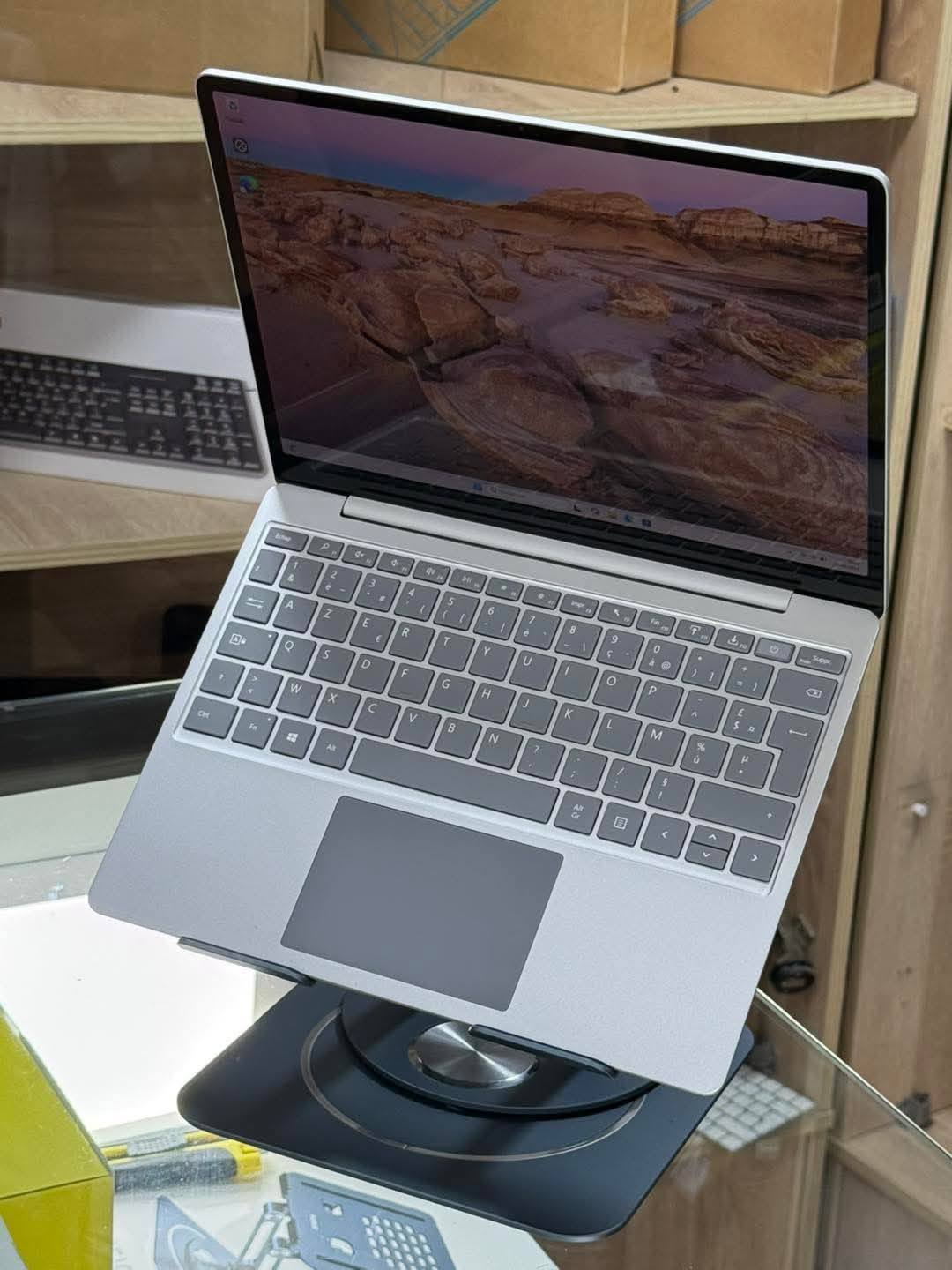 Microsoft Surface Laptop Go, Intel® Core™ i5 de 10ᵉ génération, 8 Go DDR4, 256Go SSD